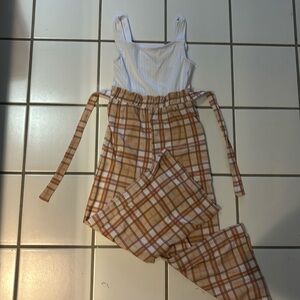 No rips
Can tie into a bow
Stretchy and comfortable